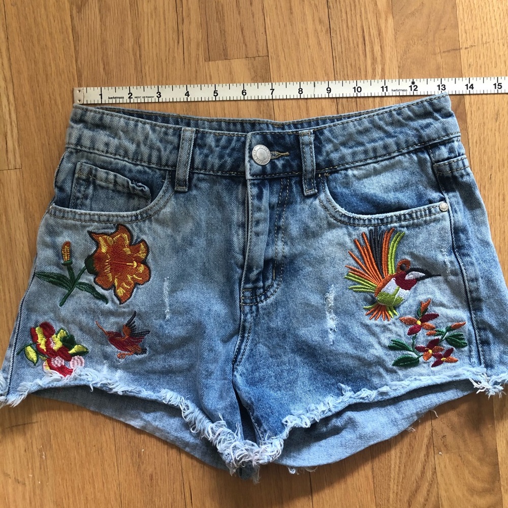 Q2 Embroidered Denim Shorts - Picture 7 of 12